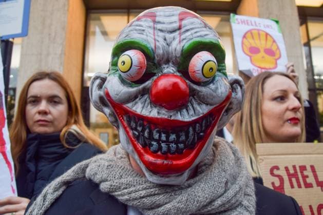 Bilder des Jahres 2024, News 10 Oktober October 31, 2024, London, England, UK: Environmental activists stage a Halloween-themed protest outside Shell headquarters, calling out the fossil fuel giant for its huge profits and demanding that they pay for environmental damage. London UK - ZUMAv130 20241031_zip_v130_003 Copyright: xVukxValcicx