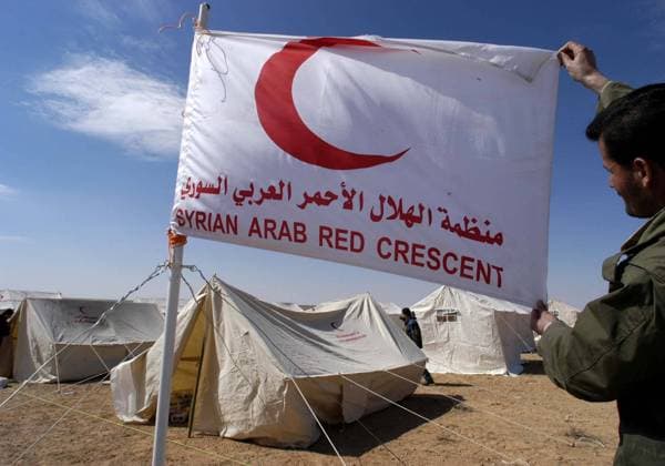 AL-TANF 20030328 Al-Tanf, pa gränsen mellan Syrien och Irak. Personal fran den syriska Röda halvmanen väntar pa flyktingsströmmen i ett tältläger pa den syriska sidan om gränsen. Al-Tanf Syrian Arab Republic x30072x *** AL TANF 20030328 Al Tanf, on the Syrian-Iraqi border Syrian Red Crescent staff wait for the flow of refugees in a tent camp on the Syrian side of the border Al Tanf Syrian Arab Republic x30072x  Copyright: xJurekxHolzerx xSvDx xTTx 30072