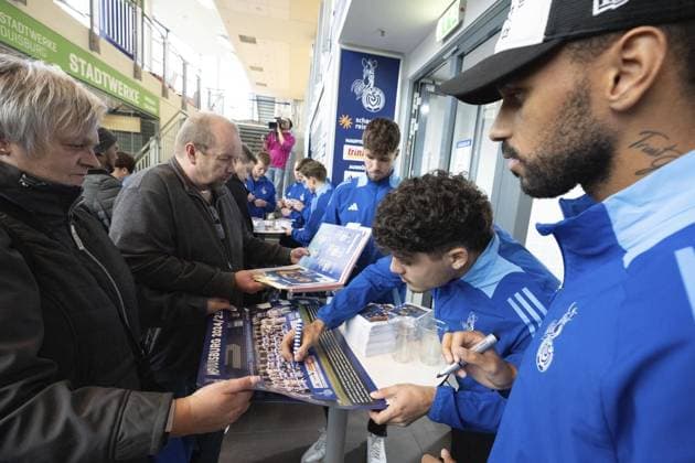 Official Fanshop Opening of MSV FOR EDITORIAL PURPOSES ONLY EDITORIAL USE ONLY p Official Fanshop Opening of MSV on Thursday, October 31, 2024 in the MSV Schauinsland Reisen Arena, vulgo Wedaustadion an der Margarethenstr in Duisburg The team will also be present to sign the items Duisburg NRW Duisburg Copyright STEFANxAREND Copyright: STEFANxAREND doc7xunqt0mt2bacl4y87h ,EDITORIAL USE ONLY Copyright: STEFANxAREND