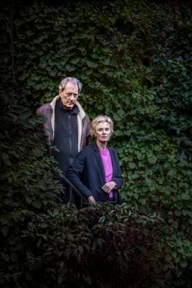 NEW YORK 2020-10-31 Författarparet Siri Hustvedt och Paul Auster har varit med och startat internetrörelsen Writers againt Trump. Fotograferade vid hemmet i Brooklyn. NEW YORK USA x3504x *** NEW YORK 2020 10 31 Writer couple Siri Hustvedt and Paul Auster have co-founded the internet movement Writers againt Trump Photographed at their home in Brooklyn NEW YORK USA x3504x  Copyright: xEvaxTedesjö DN TTx SIRI HUSTVEDT-PAUL AUSTER