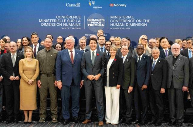 October 31, 2024, Montreal, Pq, CANADA: Prime Minister Justin Trudeau, centre, flanked by Ukraine Minister of Foreign Affairs Andrii Sybiha, left and Minister of Foreign Affairs Melanie Joly, poses with delegates during the Ministerial Conference on the Human Dimension of Ukraine s 10-Point Peace Formula, in Montreal on Thursday, Oct. 31, 2024. Montreal CANADA - ZUMA Oct 20241031_zaf_c35_015 Copyright: xChristinnexMuschix