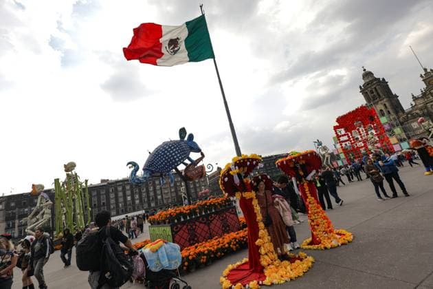 Mega Ofrenda For Dia de Muertos Celebrations Tourists attending the main square Zocalo to enjoy the Mega Ofrenda featuring monumental cardboard skeletons as part of the Mexican Dia de Muertos festivities. on October 31, 2024 in Mexico City, Mexico. (Photo by Ian Robles Eyepix Group) Copyright: xIanxRobles xEyepixxGroupx EL_31102024_134240JPEG