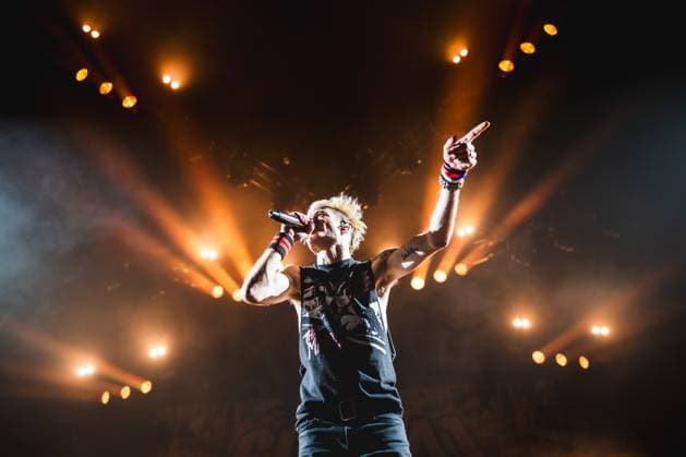 Entertainment Themen der Woche KW44 Sum41 performing at Wembley Arena in London, on 31 October 2024. Sum41 performing at Wembley Arena in London, on 31 October 2024 as part of their ˜Tour of the setting Sum™ UK tour, the band™s final ever UK dates before disbanding. Sum41 are a Canadian Pop Punk band from Ajax, Ontario, formed in 1996. The band lineup is made up of frontman Deryck Whibley and Dave Baksh, Jason McCaslin, Tom Thacker and Frank Zummo., Credit:Adam Hampton-Matthews Avalon  Copyright: xAdamxHampton-Matthewsx xAvalonx 0928967969
