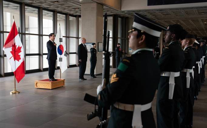 November 1, 2024, Ottawa, On, Canada: An honour guard salutes Republic of Korea Minister of National Defence Kim Yong-hyun as he stands on the podium next to National Defence Minister Bill Blair and Chief of the Defence Staff Jennie Carignan during a ceremony at National Defence headquarters, Friday, Nov. 1, 2024 in Ottawa. Ottawa Canada  - ZUMAc35_ 20241101_zaf_c35_003 Copyright: xAdrianxWyldx