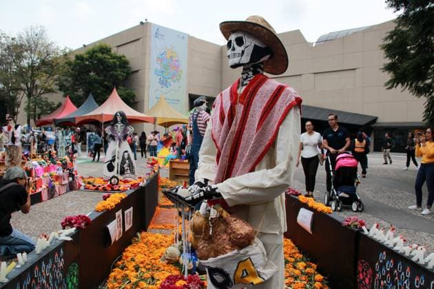 UNAM Mega Offering Day Of The Dead 2024 An offering on the occasion of the Day of the Dead is seen during the twenty-seventh edition of the University Day of the Dead Festival Mega Ofrenda UNAM 2024, Mexico seen through the lens, on the esplanade and parking lot of the UNIVERSUM, Museum of Sciences of the National Autonomous University of Mexico (UNAM) south of Mexico City, Mexico, on November 1, 2024. This year, this Mega Ofrenda is dedicated to Mexican cinema and can be visited from November 1 to 3, 2024. MÃ xico City Mexico  Copyright: xJosexLuisxToralesx originalFilename: torales-notitle241101_npuCA.jpg