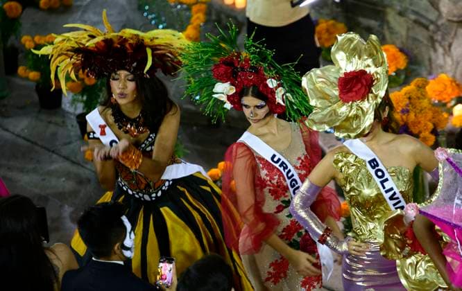 November 1, 2024, Mexico City, Meico City, Mexico: Some Miss Universe participants dressed as catrinas this Friday, in their first appearance in Mexico City, to support a foundation that helps vulnerable people..The 73rd edition of Miss Universe will be held on November 16 in Mexico and 130 countries are expected to participate in this pageant, a record for the organization. Mexico City Mexico - ZUMAn296 20241101_zip_n296_036 Copyright: xJorgexNunezx
