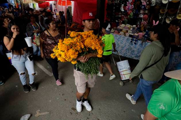 Day Of The Dead In Mexico People attend the Tecomitl community cemetery located in the southern end of Mexico City, Mexico, on November 2, 2024, where dozens of people decorate the graves of their deceased loved ones with cempasuchil flowers and figures made from mud that, according to belief, receive their souls during the Day of the Dead festivities. Mexico City Mexico  Copyright: xGerardoxVieyrax originalFilename: vieyra-notitle241102_npZBu.jpg