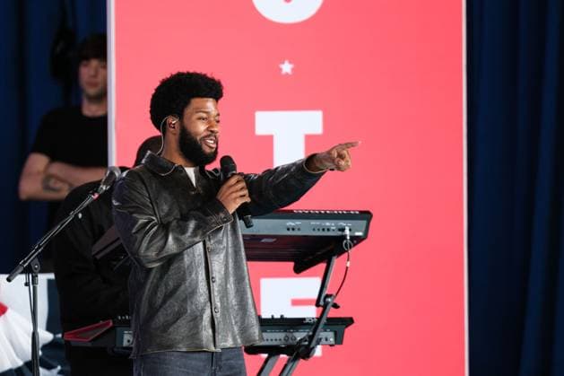 Entertainment Themen der Woche KW44 November 2, 2024, Charlotte, North Carolina, USA: Recording Artist KHALID performs at PNC Music Pavilion pledging his support to Vice President Kamala Harris..Vice President Kamala Harris hosts her When We Vote We Win rally at PNC Music Pavilion in Charlotte, NC just three days before the 2024 Presidential election comes to an end. Charlotte USA - ZUMAv134 20241102_zsp_v134_013 Copyright: xMaxwellxVittoriox