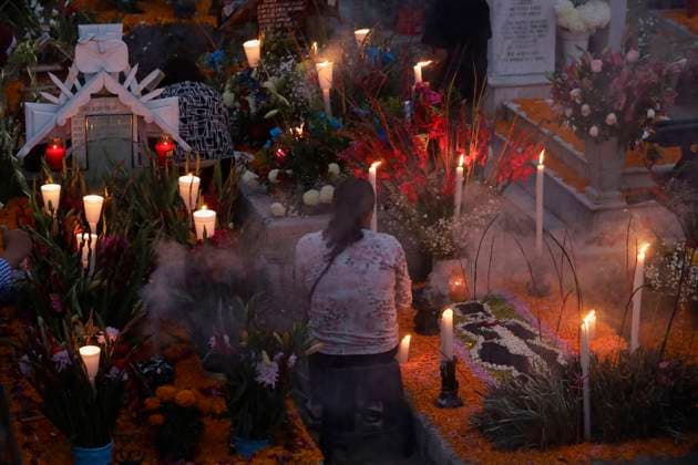 Day Of The Dead In Mexico Residents of San Andres Mixquic Tlahuac, located in the far south of Mexico City, go to the community cemetery on November 2, 2024, to decorate the graves of their deceased loved ones with cempasuchil flowers and candles, which, according to belief, receive their souls during the Day of the Dead festivities on November 2 in Mexico. Mexico City Mexico City Mexico  Copyright: xGerardoxVieyrax originalFilename: vieyra-notitle241102_npwHL.jpg