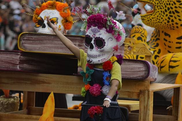 Participants taking part during the 2024 Annual Day of the Dead Mega Parade at Reforma Avenue with a route from Chapultepec to the main square Zocalo as part of Mexican Dia de Muertos celebrations. on November 2, 2024 in Mexico City, Mexico. Mexico City Mexico - ZUMAe321 20241102_zia_e321_028 Copyright: xIanxRoblesx