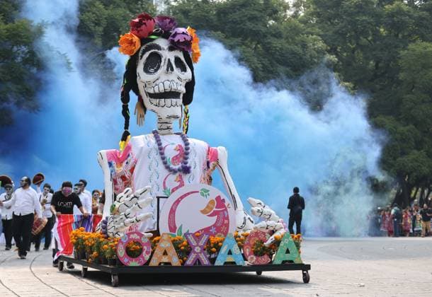 (241103) -- MEXICO CITY, Nov. 3, 2024 -- A float is pictured during the Day of the Dead Parade in downtown Mexico City, capital of Mexico, on Nov. 2, 2024. ) MEXICO-MEXICO CITY-DAY OF THE DEAD-PARADE LixMengxin 