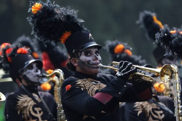 (241103) -- MEXICO CITY, Nov. 3, 2024 -- People in costumes and facial makeup participate in the Day of the Dead Parade in downtown Mexico City, capital of Mexico, on Nov. 2, 2024. (Photo by Xinhua) MEXICO-MEXICO CITY-DAY OF THE DEAD-PARADE FranciscoxCanedo 