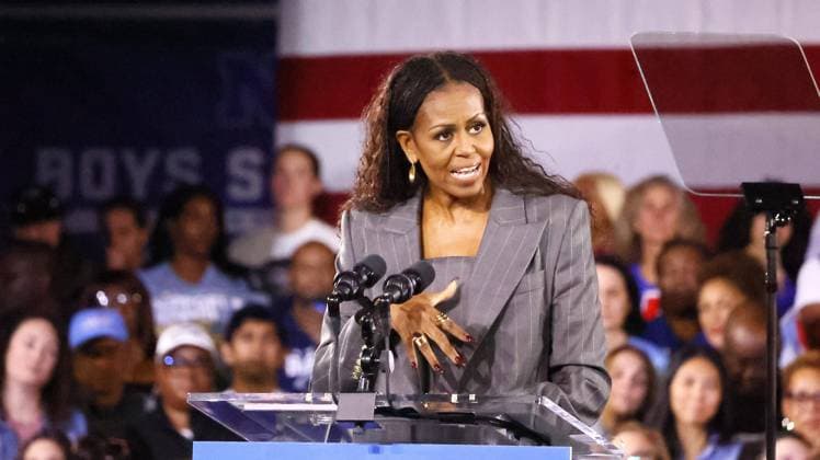Bilder des Jahres 2024, News 11 November News Themen der Woche KW44 News Bilder des Tages Michelle Obama speaks at a Get out the Vote rally at Norristown High School Michelle Obama speaks at a Get out the Vote rally at Norristown High School, Norristown, PA, USA, on 02 November 2024., Credit:William T. Wade Jr. Photography Avalon usa, pennsylvania, Philadelphia, Norristown Highschool  Copyright: xWilliamxT.xWadexJr. Photographyx xAvalonx 0930050876