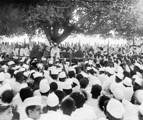 Mahatma Gandhi addressing a public meeting at Dandi, Gujarat, India on the evening of April 5, 1930 - MODEL RELEASE NOT AVAILABLE Copyright: xVithalbhaixJhaveri DinodiaxPhotox