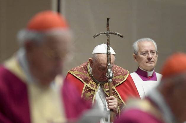 News Themen der Woche KW45 News Bilder des Tages Pope prays for Cardinals and Bishops who died in the past year - Vatican Pope Francis presides over the Holy Mass in memory of Cardinals and Bishops who died over the course of the year, at St. Peter s Basilica, in Vatican, on November 04, 2024. Photo by Vatican Media Catholic Press Photo IPA ABACAPRESS.COM Vatican City Vatican (or Holy See)  Copyright: xIPA ABACAx