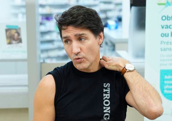 November 4, 2024, Ottawa, On, Canada: Prime Minister Justin Trudeau receives his annual flu shot and COVID-19 booster shot in Ottawa on Monday, Nov. 4, 2024. Ottawa Canada  - ZUMAc35_ 20241104_zaf_c35_003 Copyright: xSeanxKilpatrickx