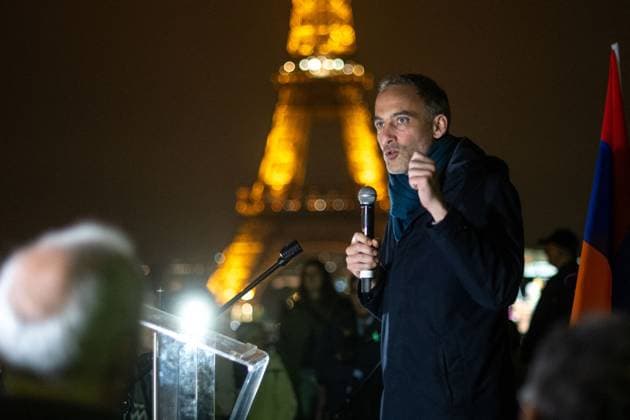 News Bilder des Tages Meeting to Say ’No’ to COP29 in Azerbaijan - Paris French Member of European Parliament Raphael Glucksmann joins demonstrators to protest COP29 taking place next week in Azerbaijan, while Armenians from Artsakh or Nagorno-Karabakhin are being held hostages by Baku regime, near Eiffel Tower, in Paris, France, on November 5, 2024. Photo by Ammar Abd Rabbo ABACAPRESS.COM Paris France  Copyright: xAbdxRabboxAmmar ABACAx