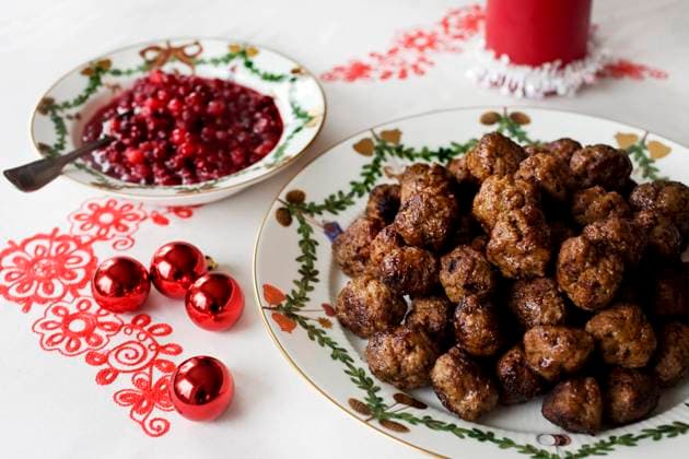 STOCKHOLM 20101123 Christmas food Meatballs with sweet berries Photo Beatrice Lundborg DN SCANPIX Code 3501 SVD OUT STOCKHOLM SVERIGE x3501x  Copyright: xBEATRICExLUNDBORGx xDNx xTTx KÖTTBULLAR