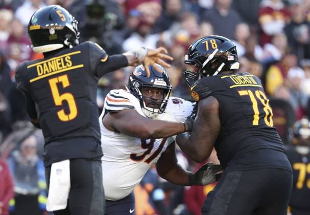 October 27, 2024, Landover, MD, USA: Chicago Bears defensive tackle Andrew Billings (97) rushes Washington Commanders quarterback Jayden Daniels on Oct. 27, 2024, in Landover, Maryland. Landover USA - ZUMAm67_ 20241027_zaf_m67_039 Copyright: xBrianxCassellax