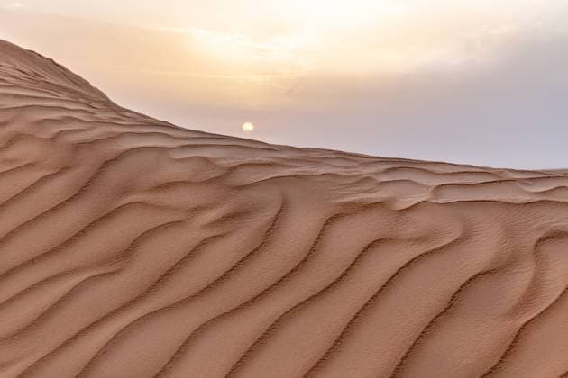 Creative Highlights World Panorama Of Sahara In Tunisia Sunset is seen over dunes of Eastern Sahara desert on on October 30, 2024 near Douz, Tunisia. Douz Tunisia  Copyright: xDominikaxZarzyckax originalFilename: zarzycka-panorama241030_npTQg.jpg