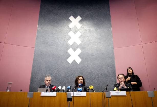 AMSTERDAM - Chief Public Prosecutor RenÃ de Beukelaer, Mayor Femke Halsema and police chief of the Amsterdam-Amstelland unit Peter Holla update the press on the various incidents in recent days surrounding Ajax s soccer match against Maccabi Tel Aviv, directed against Maccabi Tel Aviv supporters. ANP KOEN VAN WEEL netherlands out - belgium out  Copyright: xx x512979746x originalFilename: 512979746.jpg