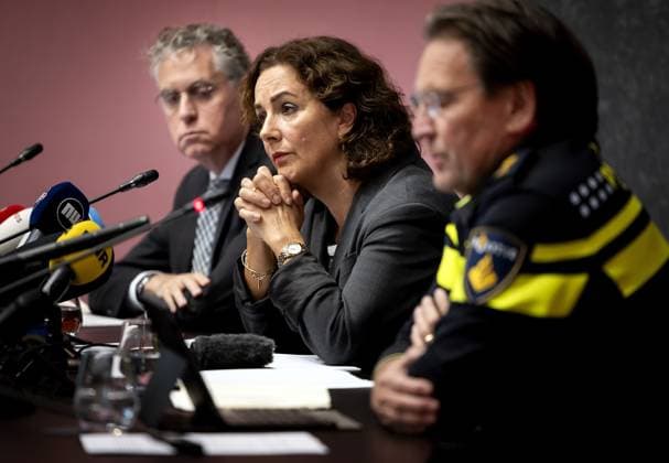 News Bilder des Tages AMSTERDAM - Chief Public Prosecutor Reno de Beukelaer, Mayor Femke Halsema and police chief of the Amsterdam-Amstelland unit Peter Holla update the press on the various incidents in recent days surrounding Ajax s soccer match against Maccabi Tel Aviv, directed against Maccabi Tel Aviv supporters. ANP KOEN VAN WEEL netherlands out - belgium out  Copyright: xx x512980817x originalFilename: 512980817.jpg