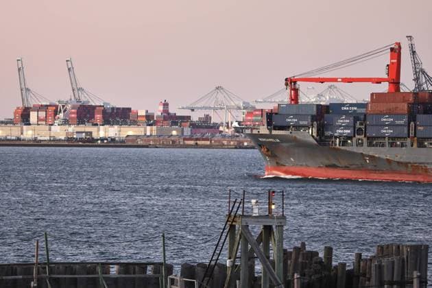 New York City, USA, 07 11 2024 New York harbor industrial facilities, in the foreground right the container ship Nordamelia Copyright: xdtsxNachrichtenagenturx dts_50734