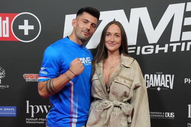 Fame Fighting 2 mit Influencern & Reality-Stars. Max Wilschrey und Freundin Laura beim Fame Fighting 2 am 09.11.2024 auf dem roten Teppich im Maritim Hotel Bonn. Bonn Maritim Hotel Bonn Nordrhein-Westfalen