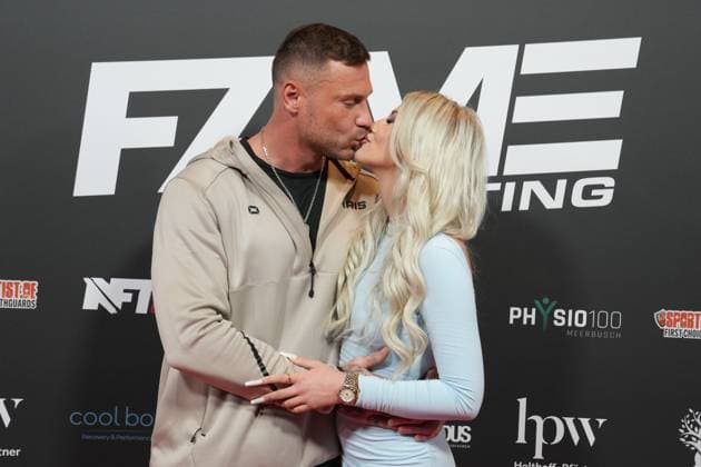 Fame Fighting 2 mit Influencern & Reality-Stars. Chris Broy mit Freundin Bella beim Fame Fighting 2 am 09.11.2024 auf dem roten Teppich im Maritim Hotel Bonn. Bonn Maritim Hotel Bonn Nordrhein-Westfalen