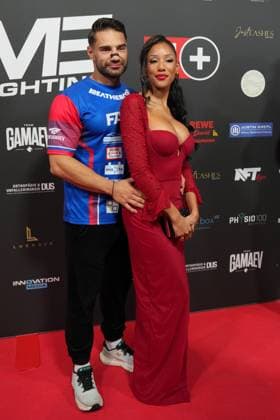 Fame Fighting 2 mit Influencern & Reality-Stars. Aleks Petrovic mit Freundin Vanessa Nwattu beim Fame Fighting 2 am 09.11.2024 auf dem roten Teppich im Maritim Hotel Bonn. Bonn Maritim Hotel Bonn Nordrhein-Westfalen