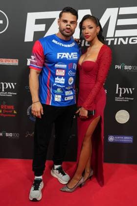 Fame Fighting 2 mit Influencern & Reality-Stars. Aleks Petrovic mit Freundin Vanessa Nwattu beim Fame Fighting 2 am 09.11.2024 auf dem roten Teppich im Maritim Hotel Bonn. Bonn Maritim Hotel Bonn Nordrhein-Westfalen