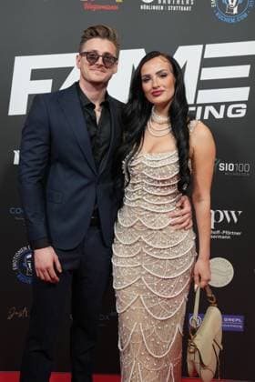 Fame Fighting 2 mit Influencern & Reality-Stars. Tommy Pedroni und Paulina Ljubas beim Fame Fighting 2 am 09.11.2024 auf dem roten Teppich im Maritim Hotel Bonn. Bonn Maritim Hotel Bonn Nordrhein-Westfalen