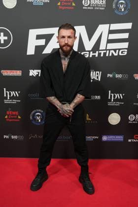 Fame Fighting 2 mit Influencern & Reality-Stars. Marvin Manson beim Fame Fighting 2 am 09.11.2024 auf dem roten Teppich im Maritim Hotel Bonn. Bonn Maritim Hotel Bonn Nordrhein-Westfalen