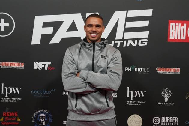 Fame Fighting 2 mit Influencern & Reality-Stars. Kevin Njie beim Fame Fighting 2 am 09.11.2024 auf dem roten Teppich im Maritim Hotel Bonn. Bonn Maritim Hotel Bonn Nordrhein-Westfalen