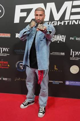 Fame Fighting 2 mit Influencern & Reality-Stars. Bobby Chambers beim Fame Fighting 2 am 09.11.2024 auf dem roten Teppich im Maritim Hotel Bonn. Bonn Maritim Hotel Bonn Nordrhein-Westfalen