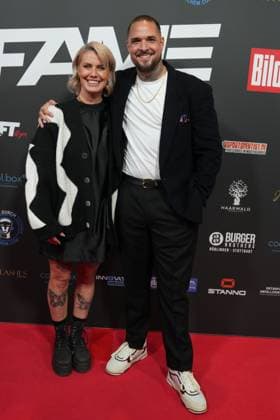 Fame Fighting 2 mit Influencern & Reality-Stars. Zico Banach mit Freundin Pia Tillmann beim Fame Fighting 2 am 09.11.2024 auf dem roten Teppich im Maritim Hotel Bonn. Bonn Maritim Hotel Bonn Nordrhein-Westfalen