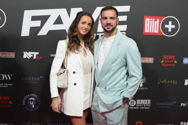 Fame Fighting 2 mit Influencern & Reality-Stars. Yasin und Samira Cilingir beim Fame Fighting 2 am 09.11.2024 auf dem roten Teppich im Maritim Hotel Bonn. Bonn Maritim Hotel Bonn Nordrhein-Westfalen