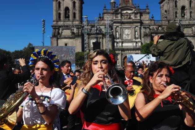 Hundred of mariachis taking part during the Mariachi World Record as part of the closing of the First World Mariachi Congress. 1,122 Mariachis break Guinness World Record by performing the popular Mexican song Ã¢â‚¬oeCielito LindoÃ¢â‚¬Â at the same time at main square Zocalo. on November 10, 2024 in Mexico City, Mexico. Mexico City Mexico - ZUMAe321 20241110_zia_e321_010 Copyright: xCarlosxSantiagox