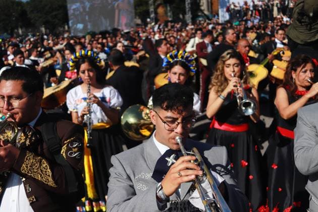 Hundred of mariachis taking part during the Mariachi World Record as part of the closing of the First World Mariachi Congress. 1,122 Mariachis break Guinness World Record by performing the popular Mexican song Ã¢â‚¬oeCielito LindoÃ¢â‚¬Â at the same time at main square Zocalo. on November 10, 2024 in Mexico City, Mexico. Mexico City Mexico - ZUMAe321 20241110_zia_e321_012 Copyright: xCarlosxSantiagox