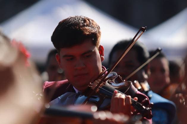 Hundred of mariachis taking part during the Mariachi World Record as part of the closing of the First World Mariachi Congress. 1,122 Mariachis break Guinness World Record by performing the popular Mexican song Ã¢â‚¬oeCielito LindoÃ¢â‚¬Â at the same time at main square Zocalo. on November 10, 2024 in Mexico City, Mexico. Mexico City Mexico - ZUMAe321 20241110_zia_e321_016 Copyright: xCarlosxSantiagox