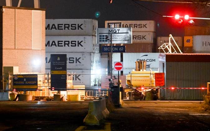 November 10, 2024, Montreal, Pq, Canada: An entrance to a terminal is shown open shortly before 9pm at the Port of Montreal in Montreal, Sunday, Nov. 10, 2024, where a lock out of dock workers has been declared by the employer. Montreal Canada  - ZUMAc35_ 20241110_zaf_c35_095 Copyright: xGrahamxHughesx