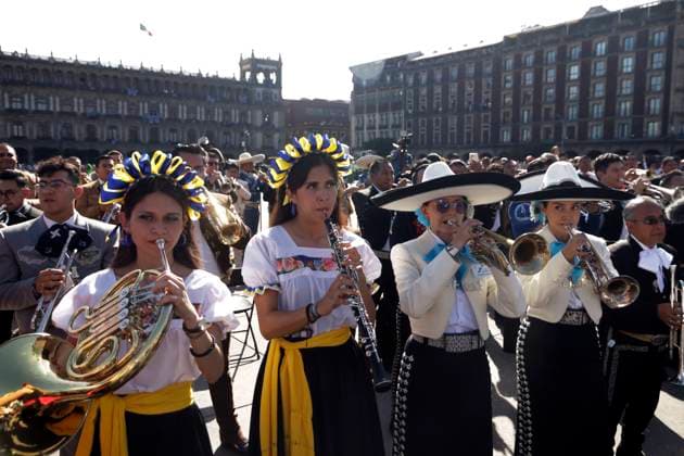 Hundred of mariachis taking part during the Mariachi World Record as part of the closing of the First World Mariachi Congress. 1,122 Mariachis break Guinness World Record by performing the popular Mexican song Ã¢â‚¬oeCielito LindoÃ¢â‚¬Â at the same time at main square Zocalo. on November 10, 2024 in Mexico City, Mexico. Mexico City Mexico - ZUMAe321 20241110_zia_e321_042 Copyright: xuisxBarronx