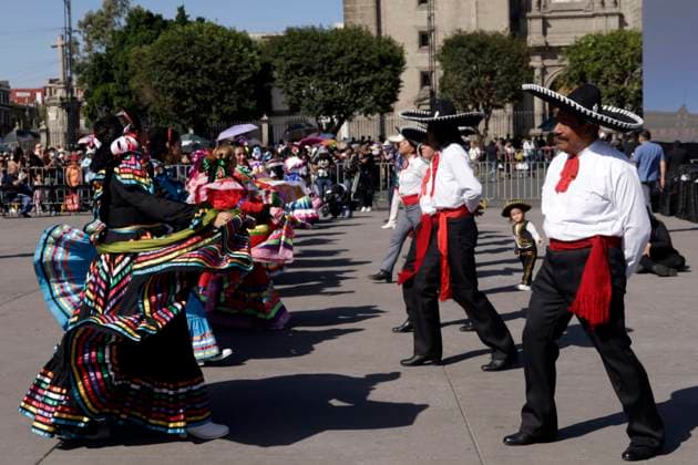 Hundred of mariachis taking part during the Mariachi World Record as part of the closing of the First World Mariachi Congress. 1,122 Mariachis break Guinness World Record by performing the popular Mexican song Ã¢â‚¬oeCielito LindoÃ¢â‚¬Â at the same time at main square Zocalo. on November 10, 2024 in Mexico City, Mexico. Mexico City Mexico - ZUMAe321 20241110_zia_e321_046 Copyright: xuisxBarronx
