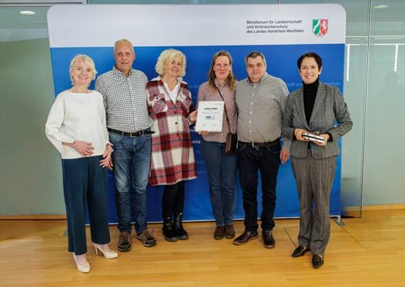 11 11 2024 Düsseldorf Recognition for great commitment to animal welfare and more visibility for tireless dedication Minister Silke Gorißen re and the states animal welfare commissioner, Dr. Gerlinde von Dehn li, award the Animal