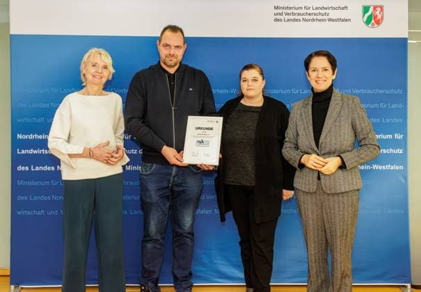 11 11 2024 Düsseldorf Recognition for great commitment to animal welfare and more visibility for tireless commitment Minister Silke Gorißen re and the states animal welfare commissioner, Dr. Gerlinde von Dehn li, award the Animal Welfare Prize of the State of