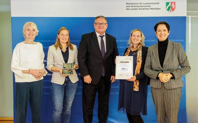 11 11 2024 Düsseldorf Recognition for great commitment to animal welfare and more visibility for tireless commitment Minister Silke Gorißen re and the states animal welfare commissioner, Dr. Gerlinde von Dehn li, award the Animal Welfare Pri