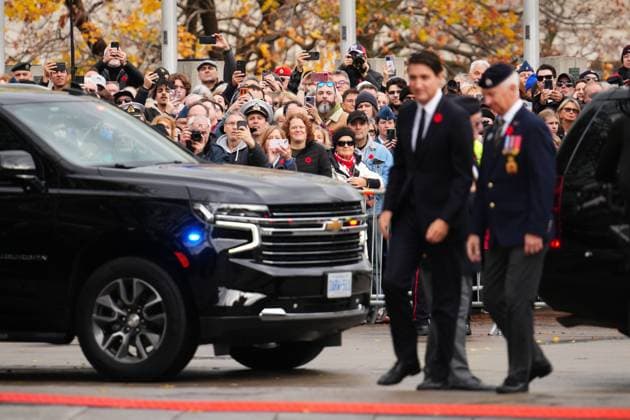 November 11, 2024, Ottawa, On, CAN: Members of the crowd look on as Prime Minister Justin Trudeau arrives at a Remembrance Day ceremony at the National War Memorial in Ottawa on Monday, Nov. 11, 2024. Ottawa CAN  - ZUMAc35_ 20241111_zaf_c35_008 Copyright: xSeanxKilpatrickx