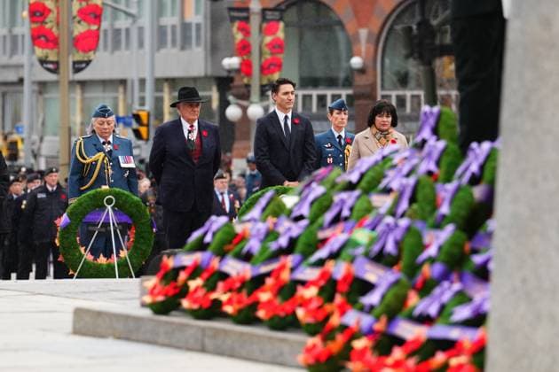 News Bilder des Tages November 11, 2024, Ottawa, On, CAN: Gov. Gen. Mary Simon, (left to right) her husband Whit Fraser, Prime Minister Justin Trudeau and Veterans Affairs Minister Ginette Petitpas Taylor attend a Remembrance Day ceremony at the National War Memorial in Ottawa on Monday, Nov. 11, 2024. Ottawa CAN  - ZUMAc35_ 20241111_zaf_c35_029 Copyright: xSeanxKilpatrickx