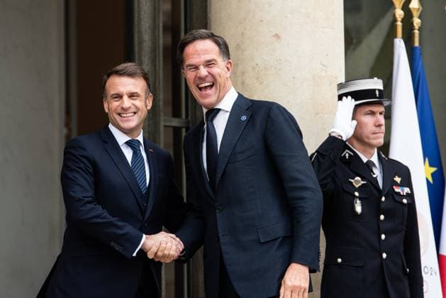News Themen der Woche KW46 News Bilder des Tages French President Macron Welcomes NATO Secretary General Rutte French President Emmanuel Macron receives NATO Secretary General Mark Rutte at the Elysee Palace in Paris, France, on November 12, 2024. Paris ILE-DE-FRANCE France  Copyright: xAndreaxSavoranixNerix originalFilename: savoranineri-francepo241112_np1bq.jpg