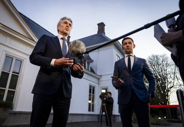 DEN HAAG - Prime Minister Dick Schoof speaks to the media after a meeting, along with a broad Cabinet delegation, on anti-Semitism following the violence following Ajax s soccer match against Maccabi Tel Aviv in Amsterdam. ANP REMKO DE WAAL netherlands out - belgium out  Copyright: xx x513327875x originalFilename: 513327875.jpg